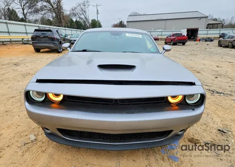 2018 Dodge Challenger Sxt z USA, uszkodzony, nr VIN 2C3CDZAG5JH172401
